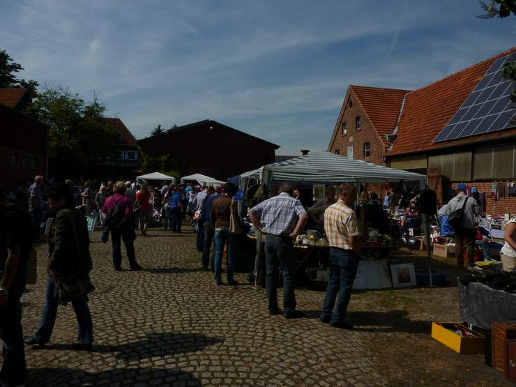 Bild 2: HOF-TRÖDELMARKT  frei + überdacht