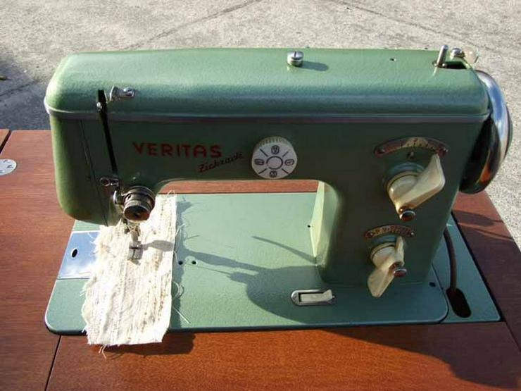 Bild 6: Schranknähmaschine VERITAS aus den 70er Jahren