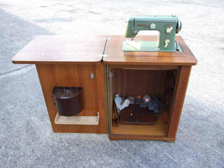 Bild 4: Schranknähmaschine VERITAS aus den 70er Jahren