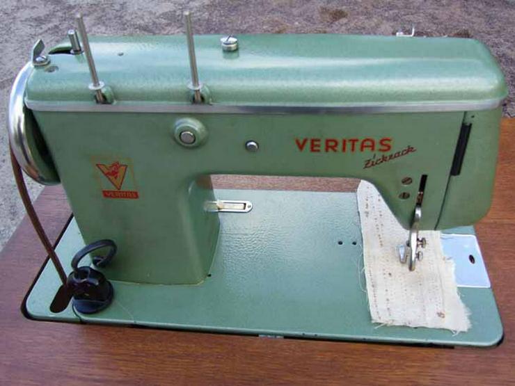 Bild 8: Schranknähmaschine VERITAS aus den 70er Jahren