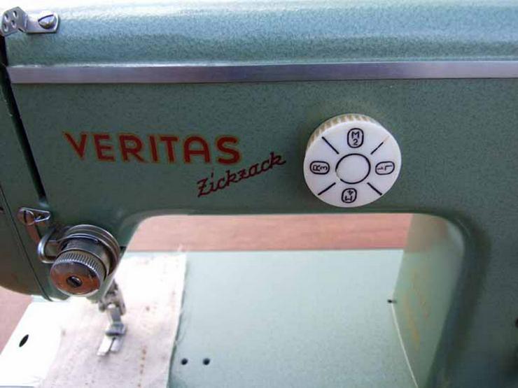 Bild 11: Schranknähmaschine VERITAS aus den 70er Jahren