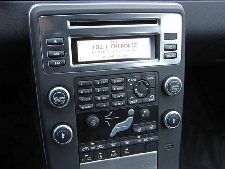 VOLVO V70 D5 AWD Aut. Momentum Navi Xenon Standheizung PDC - V70 - Bild 9