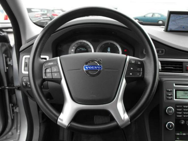 VOLVO V70 D5 AWD Aut.-Leder-Navi-Xenon-Bluetooth-PDC- - Autos - Bild 15