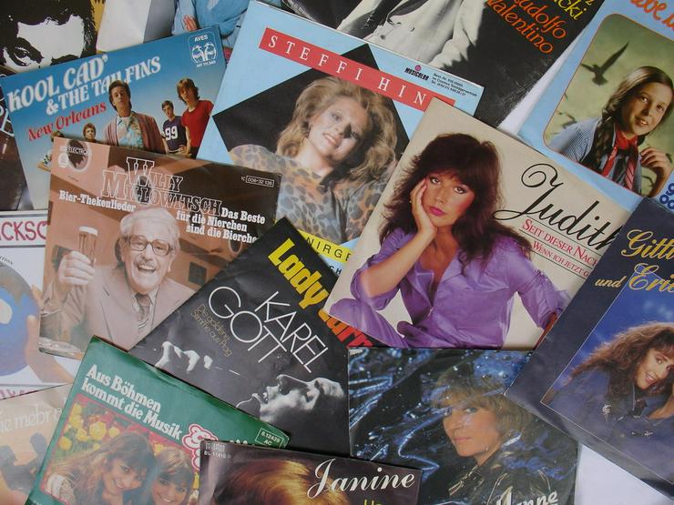 Singles-Schallplatten Paket mit 50 Scheiben - LPs & Schallplatten - Bild 1
