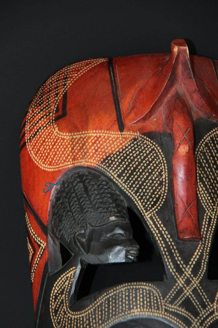 Bild 9: Kissing Mask I Afrikanische Massai-Maske