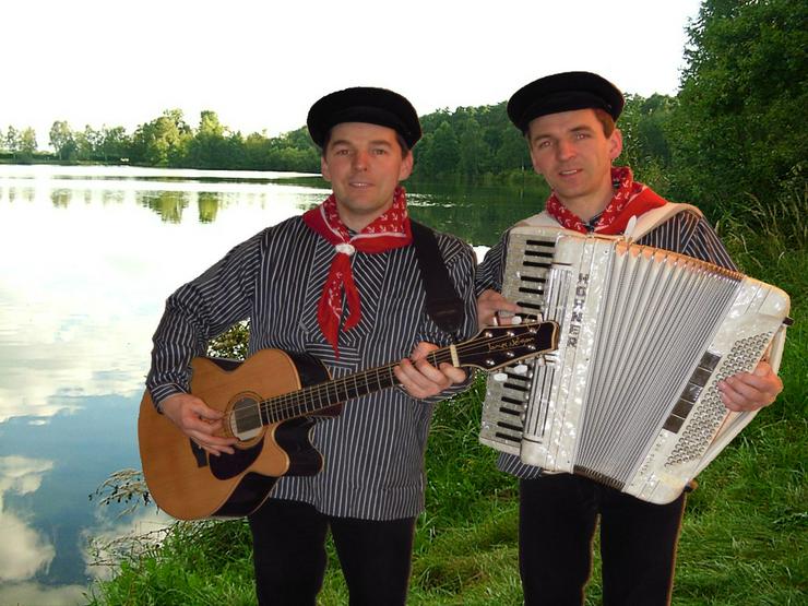 Bild 2: Volksmusik Duo mit Akkordeon und Gitarre