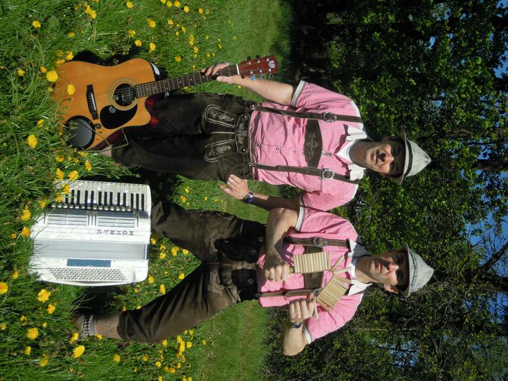 Bild 4: Volksmusik Duo mit Akkordeon und Gitarre