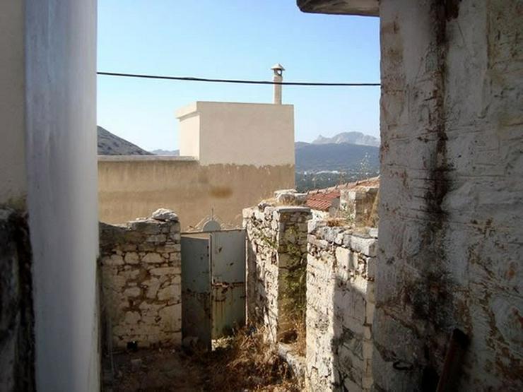 Bild 1: Altes sanierungsbedürftiges Steinhaus auf Naxos