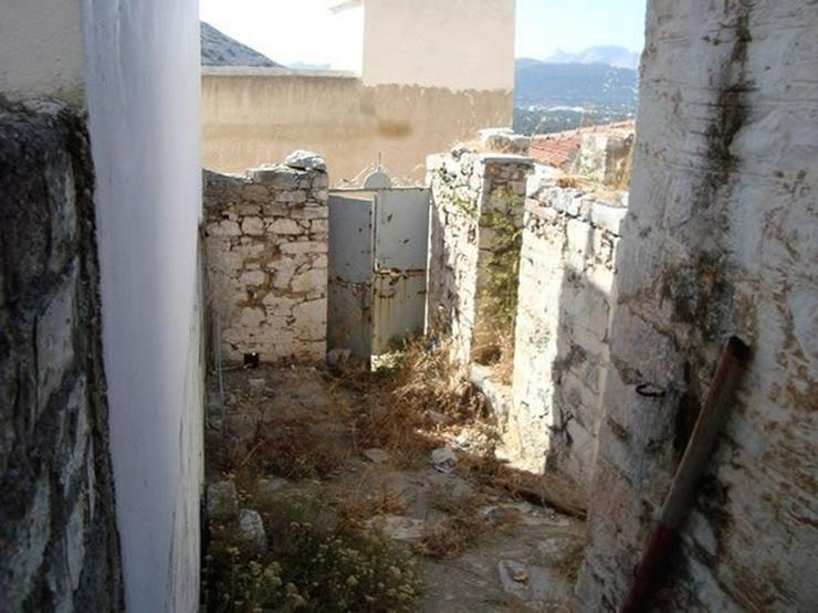 Bild 2: Altes sanierungsbedürftiges Steinhaus auf Naxos