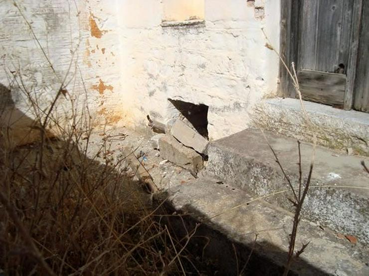 Bild 3: Altes sanierungsbedürftiges Steinhaus auf Naxos