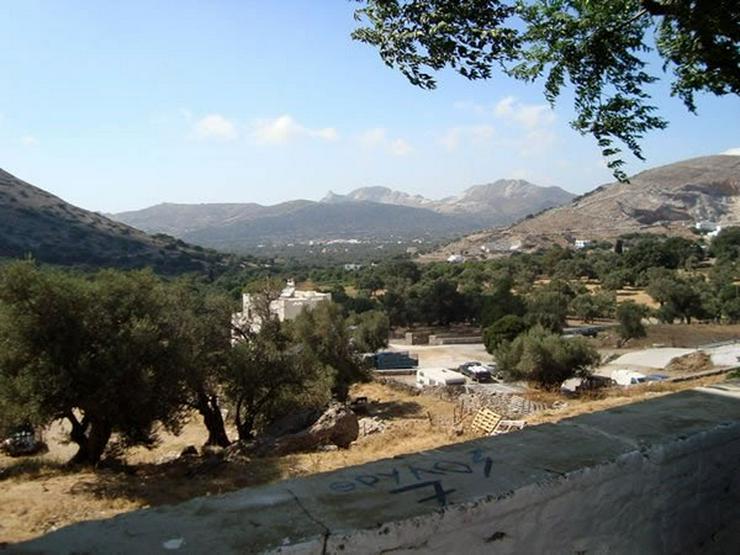Bild 5: Altes sanierungsbedürftiges Steinhaus auf Naxos