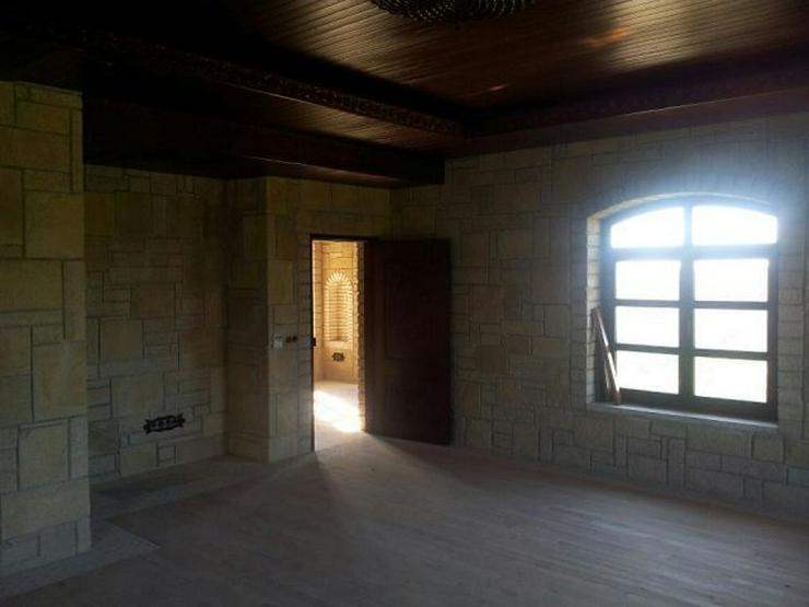 Bild 13: Domizil zum wohlfühlen mit 10.000 m² Grundstück - Prachtvolle Steinvilla -Luxus Pur