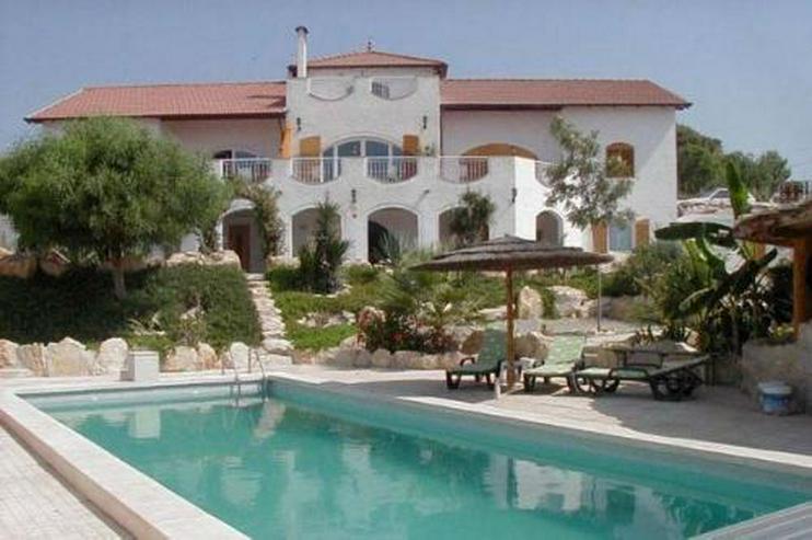 Villa mit 4 Ferienappartements