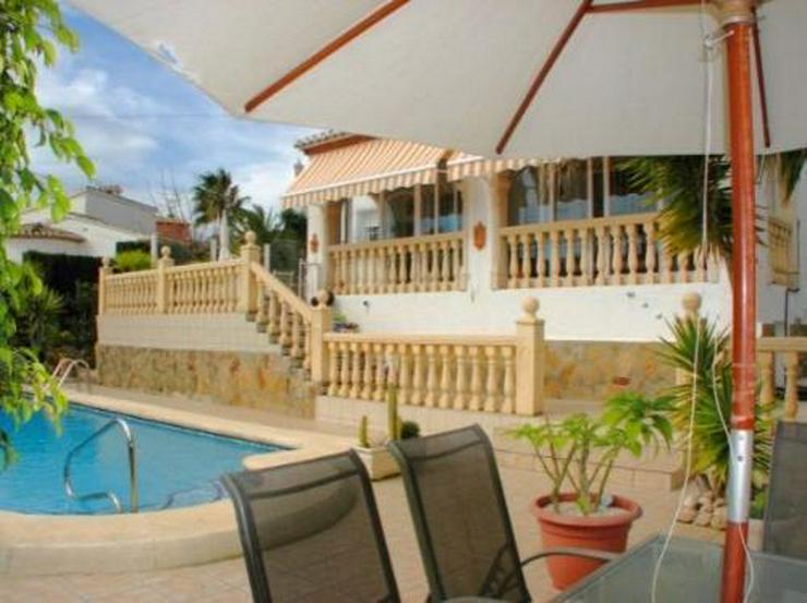 Bild 8: Villa mit Pool und Panoramablick