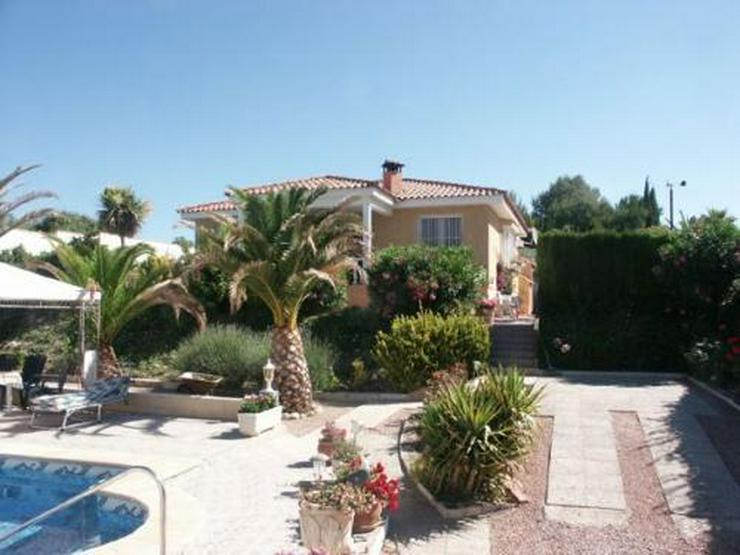 Landhaus-Villa mit Pool und phantastischem Ausblick