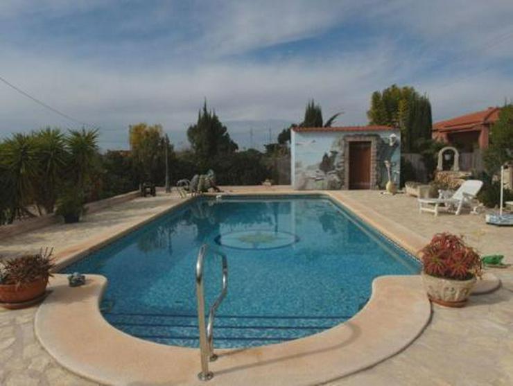 Bild 3: Landhaus-Villa mit Pool, Carport und schönem Ausblick