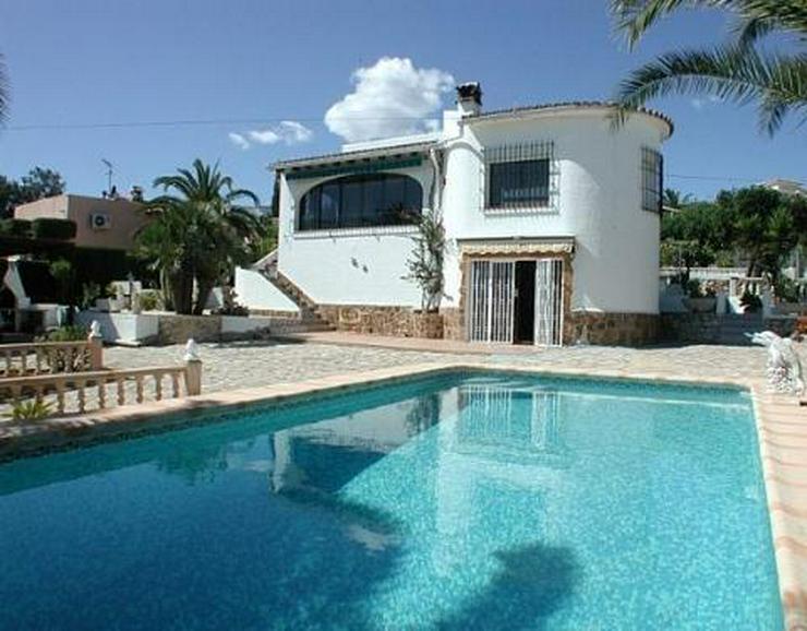 Sonnige Villa mit Pool, Gästeappartement und großer Terrasse