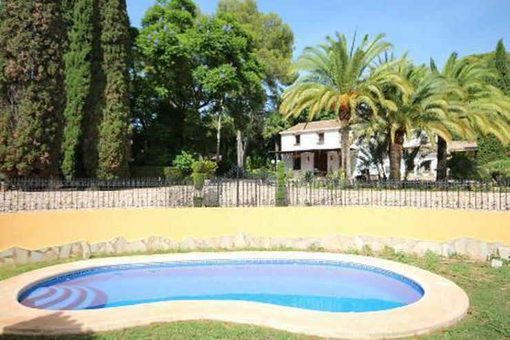 Bild 2: Große Neubauvilla in bester Bauqualität mit Pool und Garage in bevorzugter Lage