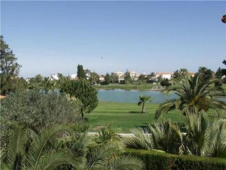 Neuwertige Villa mit Pool direkt am Loch 1 der Golfanlage Oliva Nova - Auslandsimmobilien - Bild 2