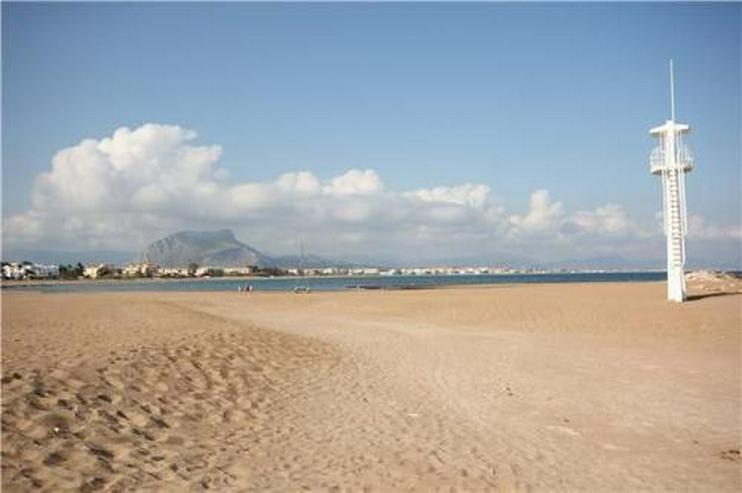 Bild 2: Renovierte Penthouse-Wohnung mit 2 Balkonen nur 150 Meter vom Strand