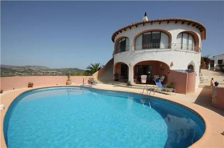 Villa mit Gästewohnung, Pool und beeindruckendem Ausblick