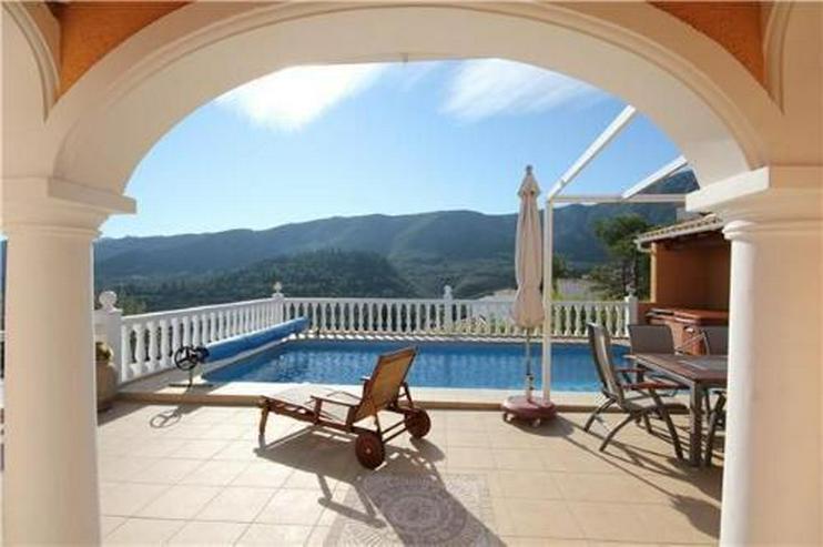 Bild 3: Hochwertig ausgestattete Villa mit zahlreichen Extras in unbeschreiblich schöner Aussicht...