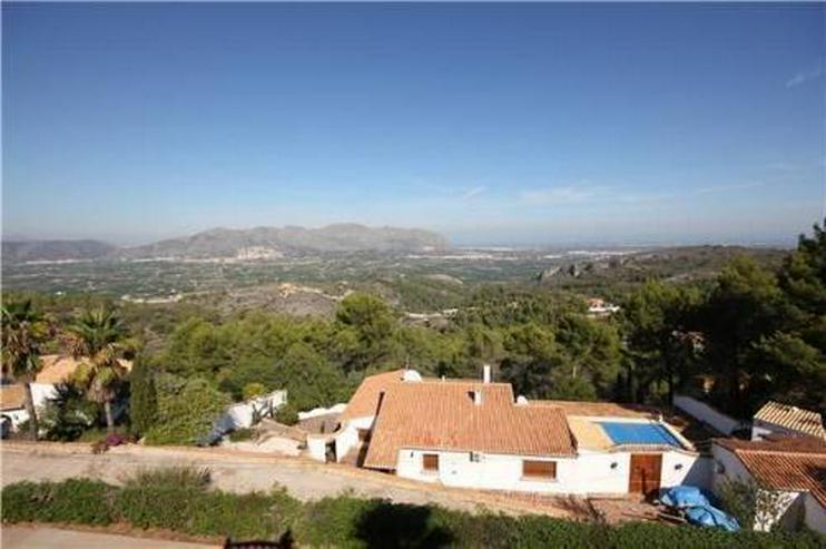 Bild 3: Großzügige Villa mit Pool, Garage, Dachterrasse und einmaliger Aussicht