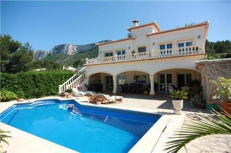 Sehr gepflegte Villa in Top Lage mit Pool und Meerblick