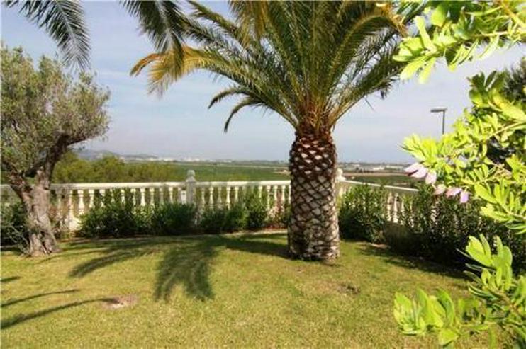 Bild 2: Gepflegte Villa mit Carport und herrlichem Rundumblick auf die Berge und das Meer