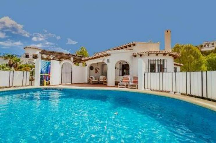 Sehr gepflegte Villa mit Pool und schöner Aussicht auf grossem Grundstück in Monte Pego