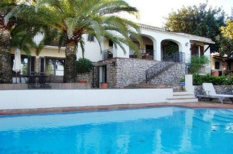 Großzügige Villa mit Pool in La Xara