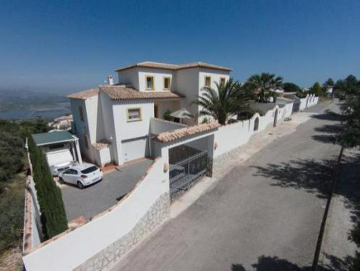 Bild 3: Schöne Villa mit herrlicher Aussicht auf das Meer und die Berge in ruhiger Lage auf dem M...