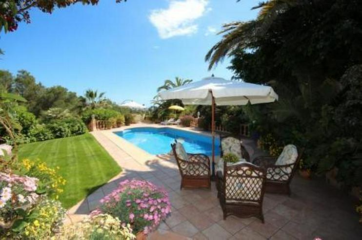 Bild 2: Villa mit Romantikzuschlag in ruhiger und sonniger Lage mit Pool, Garage und Meerblick