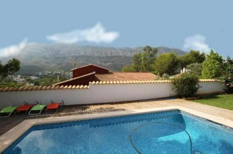 Bild 3: Gepflegte Villa mit großzügigem Garten, Carport, Pool und schönem Blick auf den Montgo