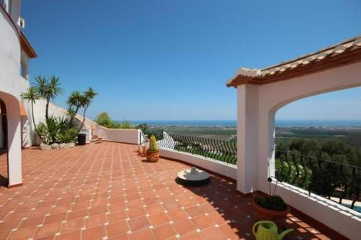 Bild 9: Großzügige Villa mit 2 Wohneinheiten, Carport, Pool und traumhaftem Meerblick