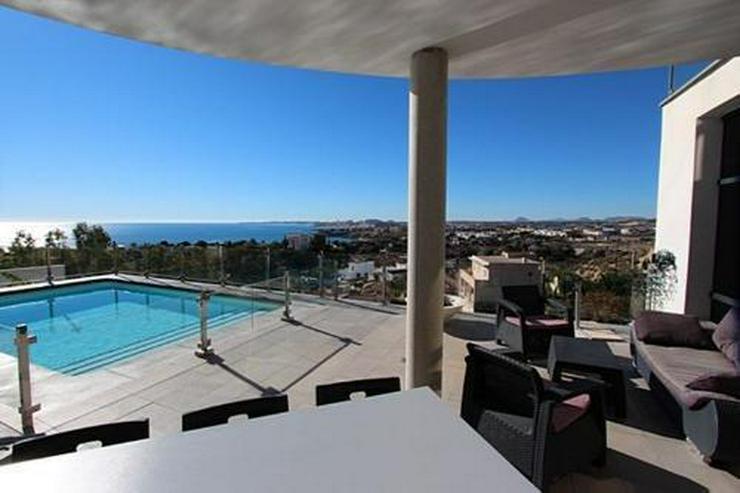 Bild 7: Moderne Designer-Villa mit einmaligem Küsten- und Meerblick