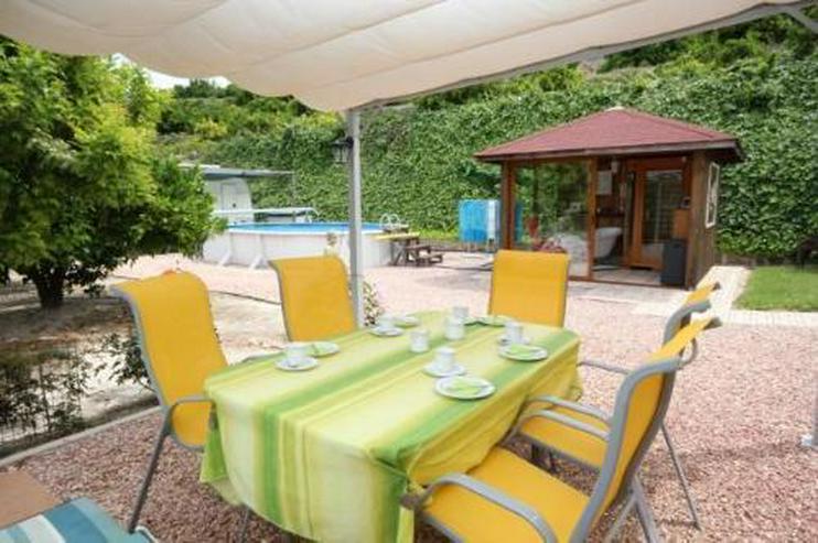 Bild 4: Neuwertige Landhaus-Villa mit Pool in idyllischer Alleinlage zwischen Orangenplantagen