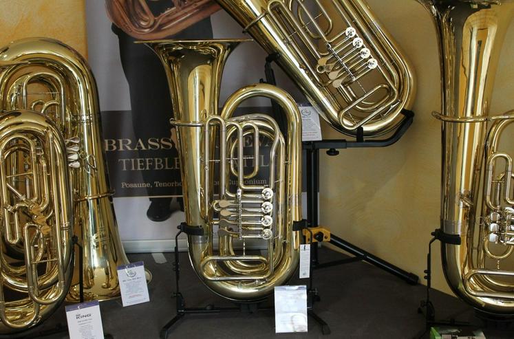 Bild 9: Besson BBb - Tuba mit 4 Zylinder - Drehventilen