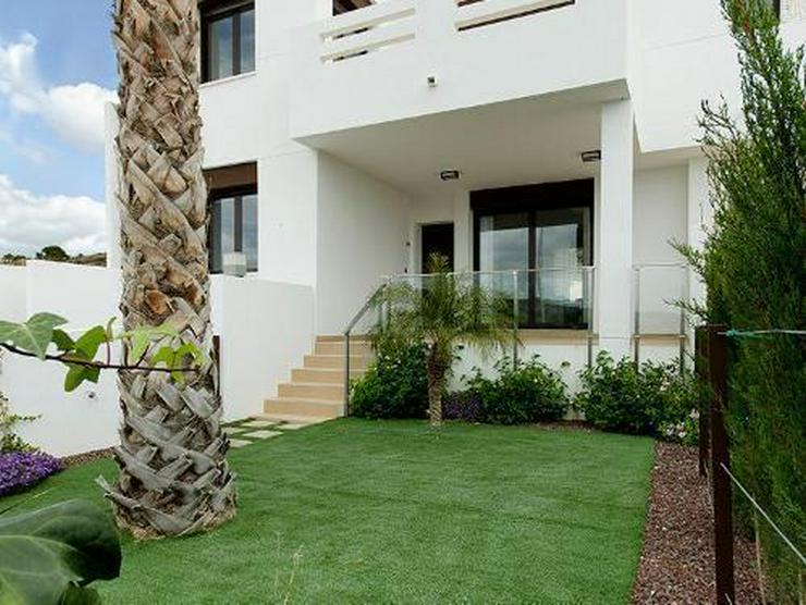 Moderne Erdgeschoss-Appartements mit Gemeinschaftspool in sehr schöner Golfanlage