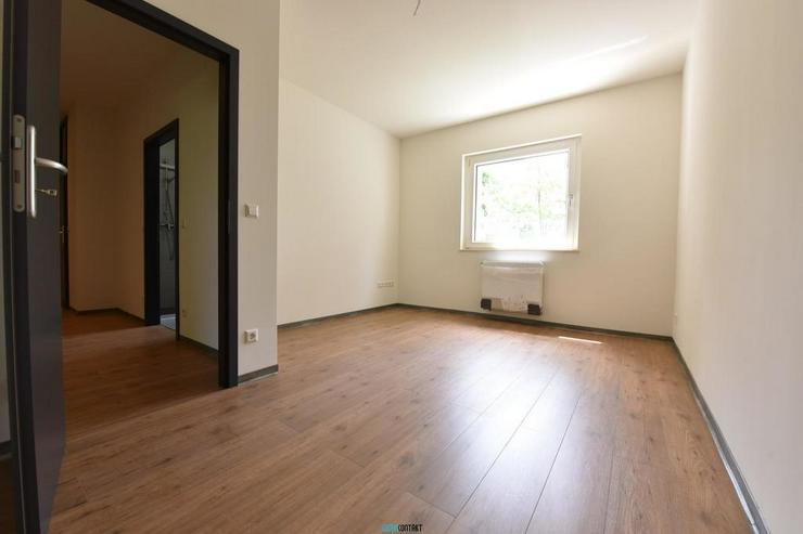 Bild 12: Eleganter ERSTBEZUG: raffinierter Grundriss * 4-ZKB mit BALKON * sehr großes Wohnzimmer