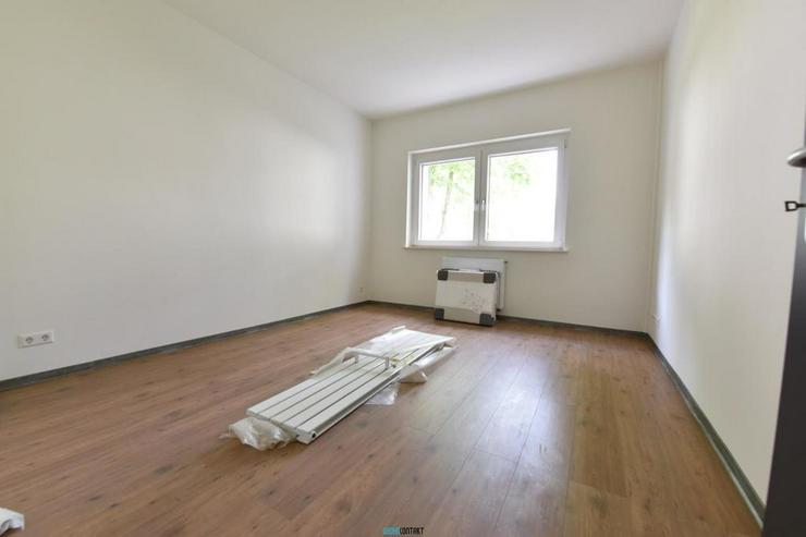 Bild 14: Eleganter ERSTBEZUG: raffinierter Grundriss * 4-ZKB mit BALKON * sehr großes Wohnzimmer