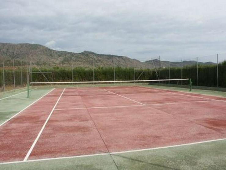 Bild 14: Landhaus-Villa mit Gästehaus, Pool und Tennisplatz