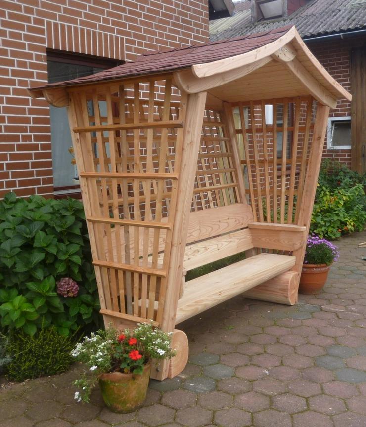 Bild 3: Gartenlaube.Rosenbank.Sitzbank.Holz.
