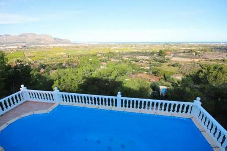 Bild 2: 5-Zimmer-Villa mit Meerblick, Carport und neuem Pool