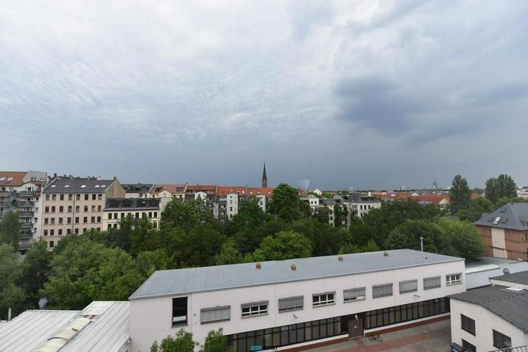 Bild 10: Schmucke 2-Zi.-Wohnung mit Parkettboden in Schleußig * Balkonanbau