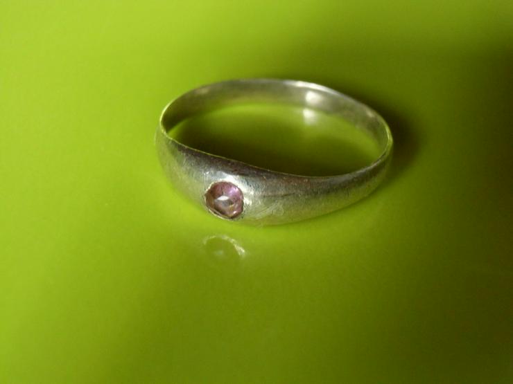 Bild 2: silberner Ring mit hellrosa Stein