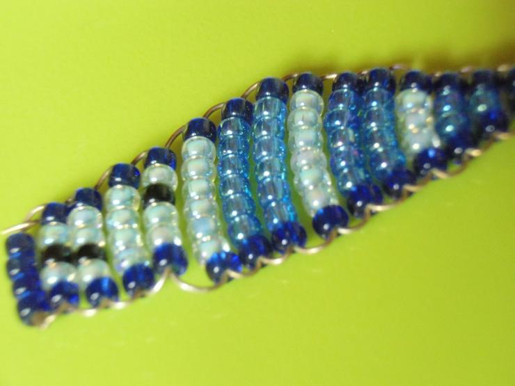 Bild 3: schöner Fisch aus blauen und weißen Perlen