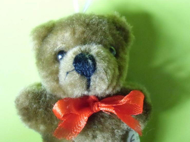 kleiner brauner Bär mit roter Schleife - Teddybären & Kuscheltiere - Bild 2