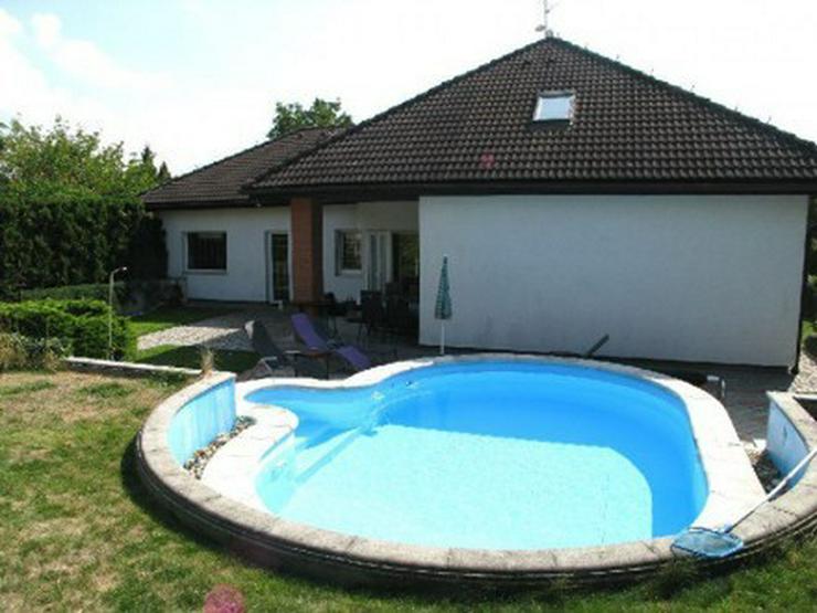 Bild 2: Luxus Familienhaus mit Doppelgarage und Pool, Prag (CZ)