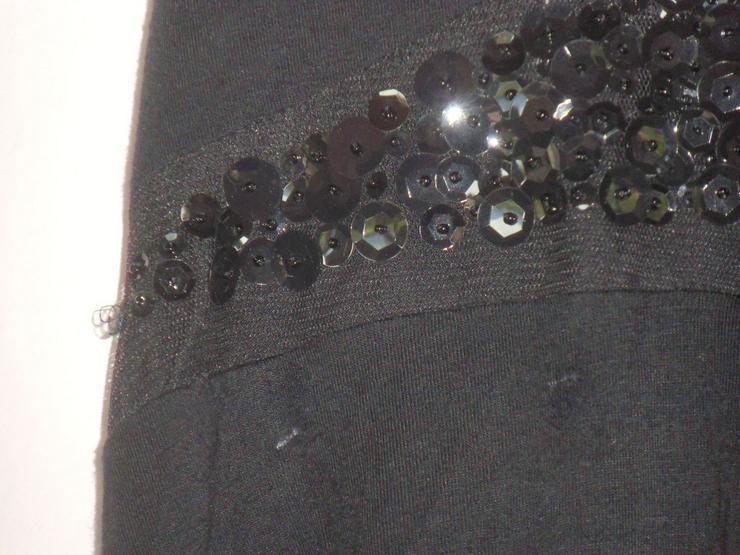 Bild 3: schwarzes Neckholder mit schwarzen Pailetten